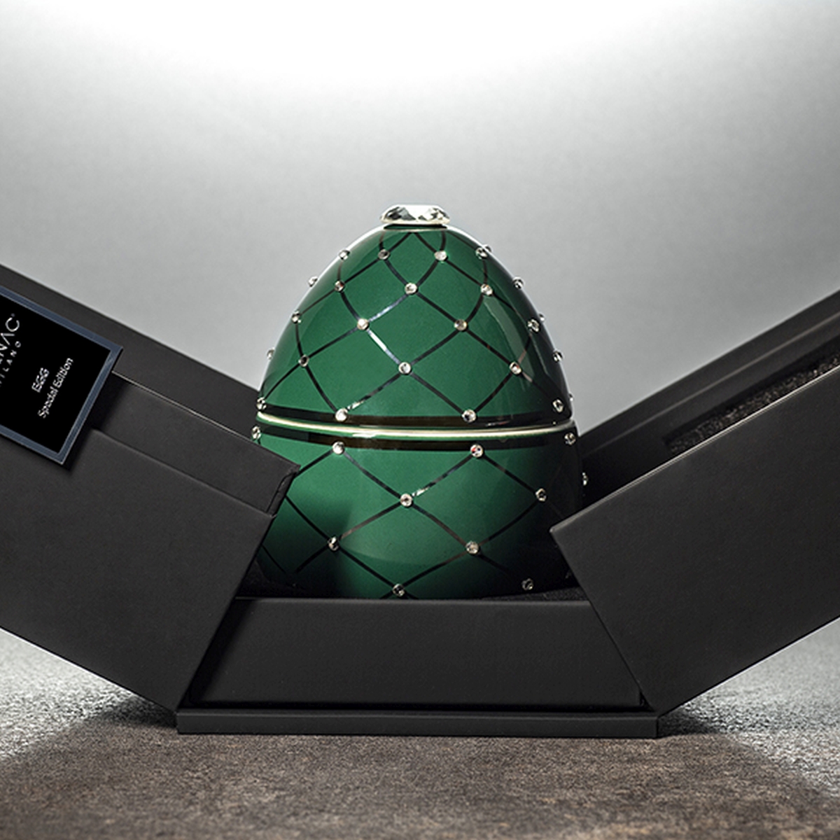 Ароматна свещ LADENAC - Red Egg with Silver Stripe 220гр