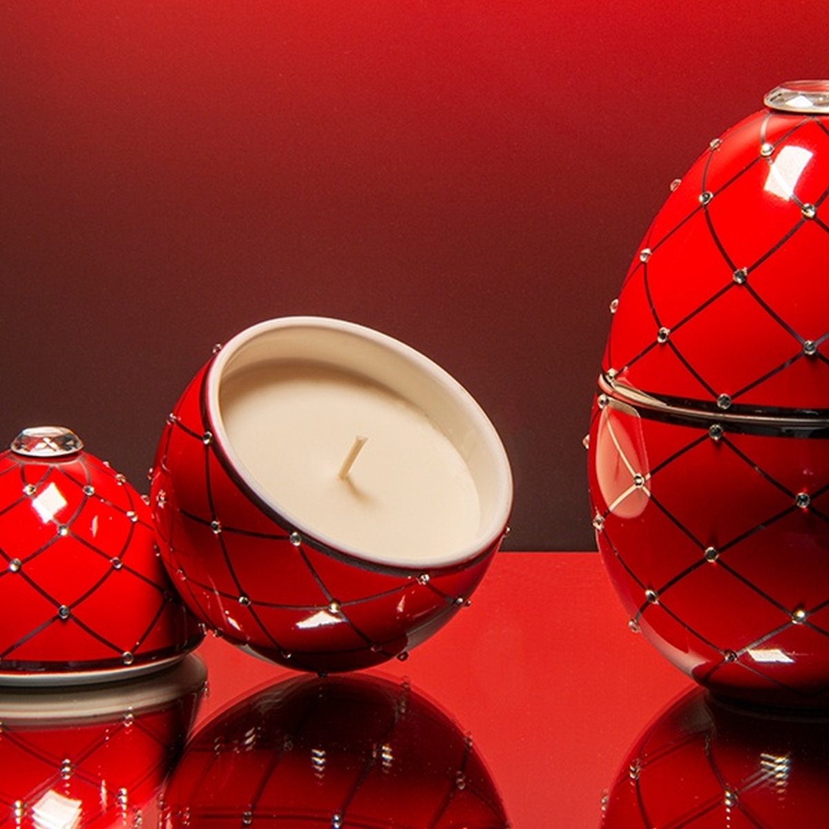 Ароматна свещ LADENAC - Red Egg with Silver Stripe 220гр