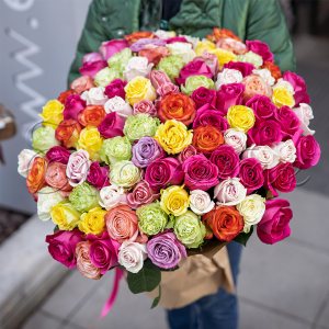 Букет 101 разноцветни рози