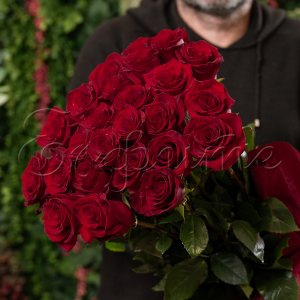 Букет с рози -  Любовна класика